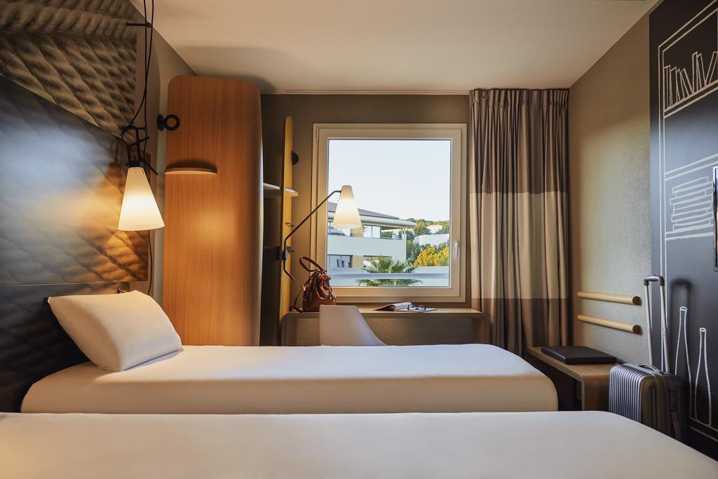 Ibis 3*