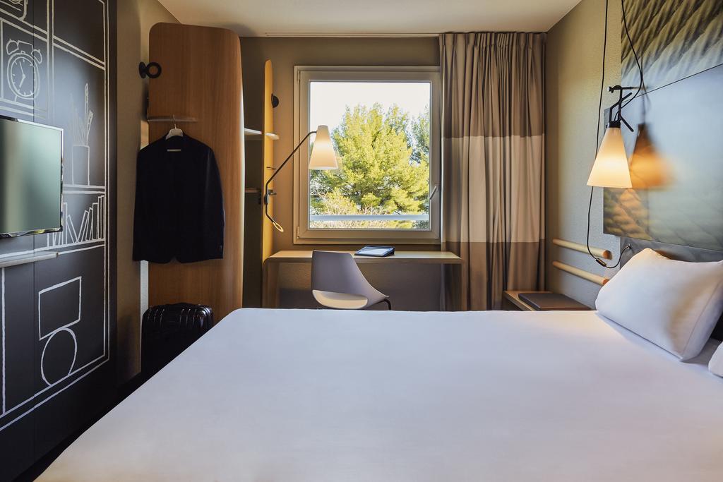 Ibis 3*